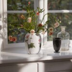 Kähler Hammershøi vase med høstanemone H. 21 cm.