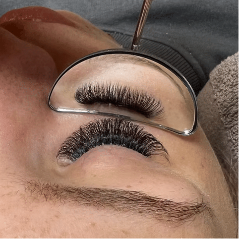 Opslag Halloween 2026 (6) Få maksimal fylde med et nyt sæt Volume Eyelash Extensions fra For You ✨ - Billede 1