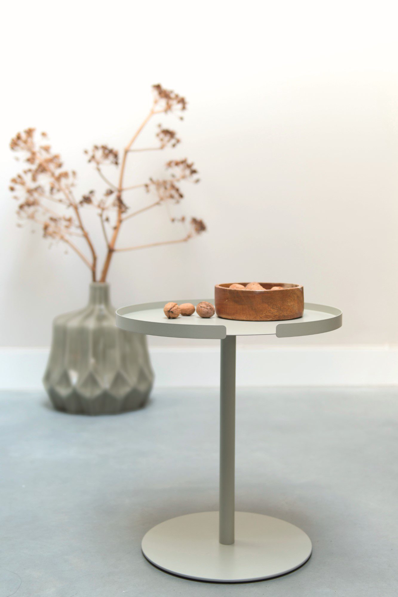 side-table-round-base-grey-2 BIG HUG Sidebord - Billede 1
