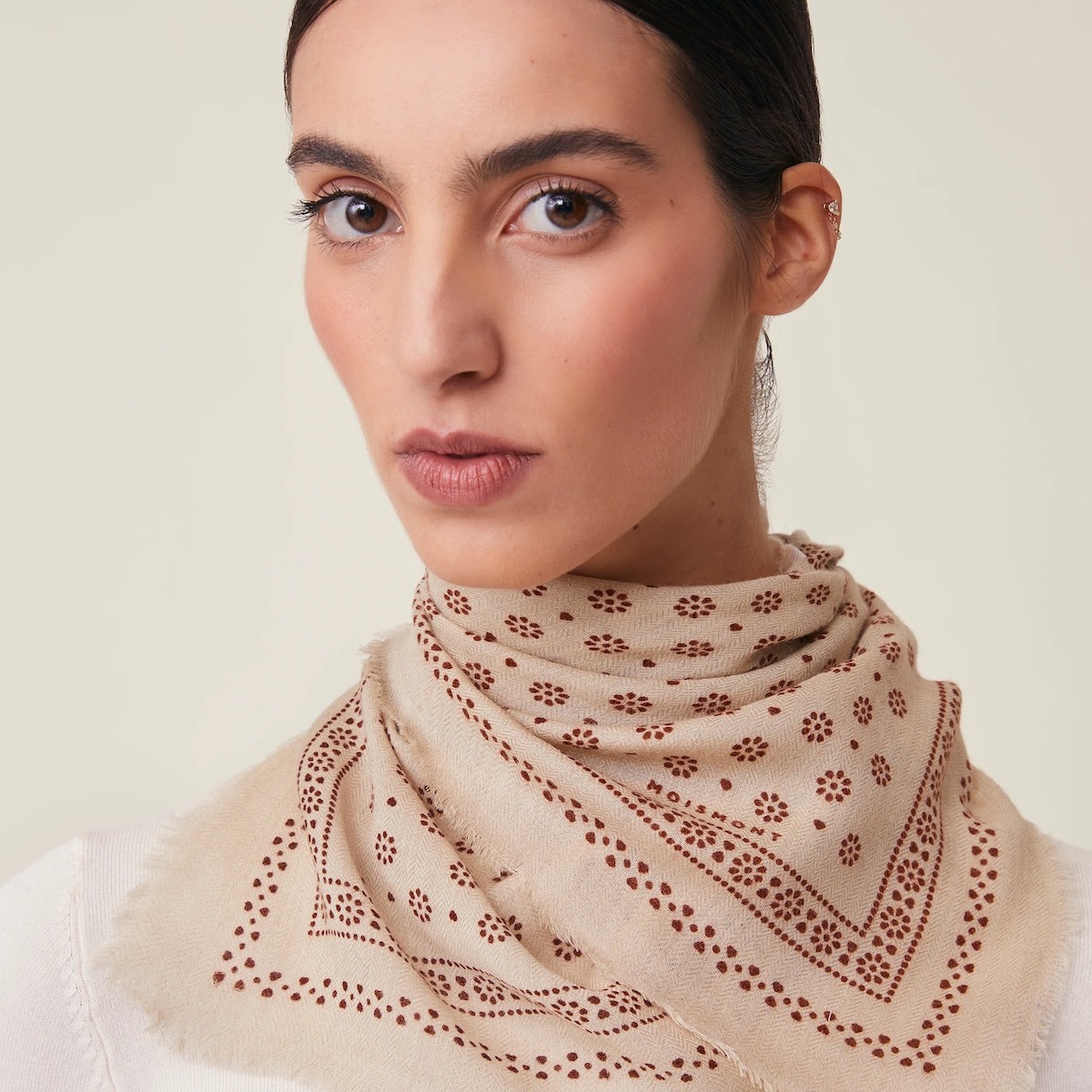 toerklaede_beige MOISMONT - Olaf Tørklæde No. 676 (Western) - Billede 1
